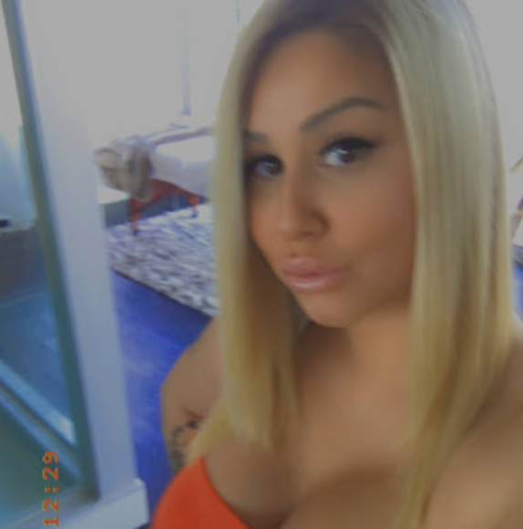 Meet your Posher, Karina - Picture 1 of 1